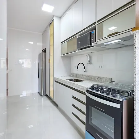 Apartamento espaçoso com ar condicionado e Wi-fi, a 100 metros da praia - Edifício Estoril-2